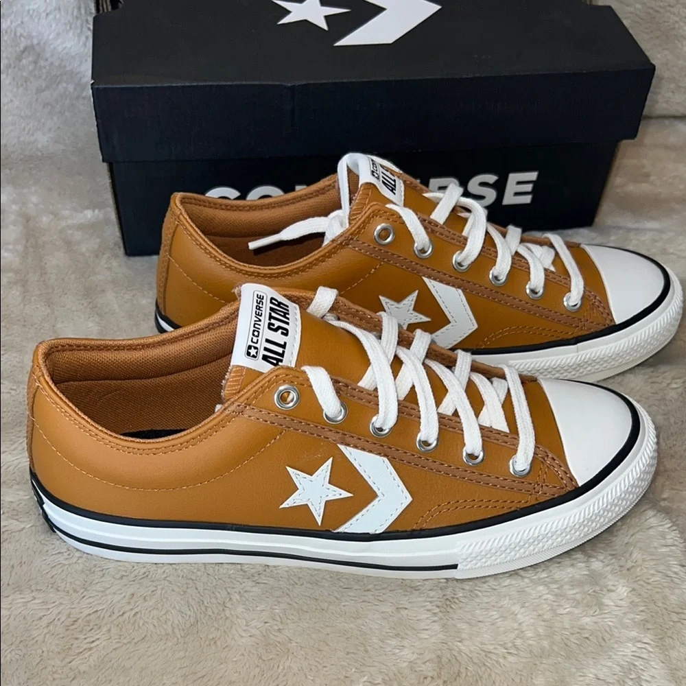 Converse Men's Brown Sneakers. Size 6‎